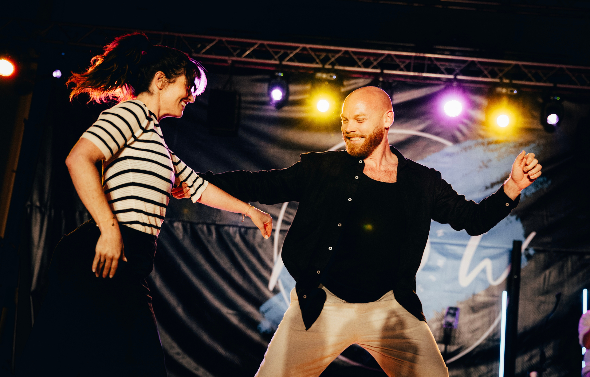 Couple dansant le West Coast Swing
